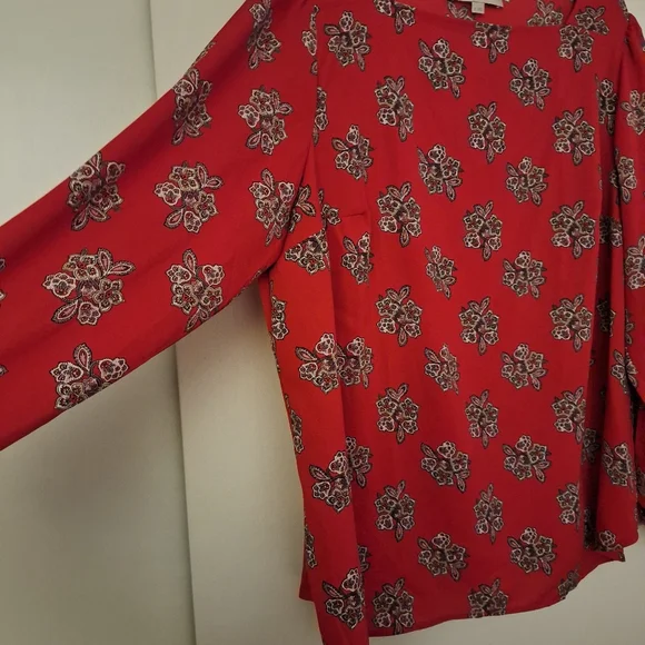 LOFT Red Floral Blouse - Picture 2 of 6